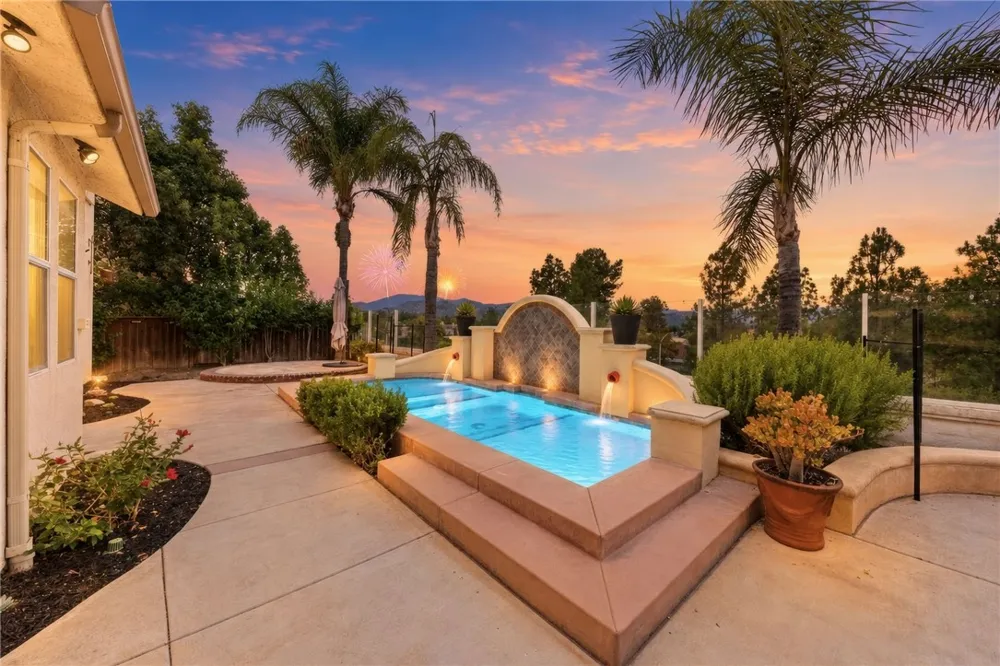 33352 Barrington Temecula, CA 92592