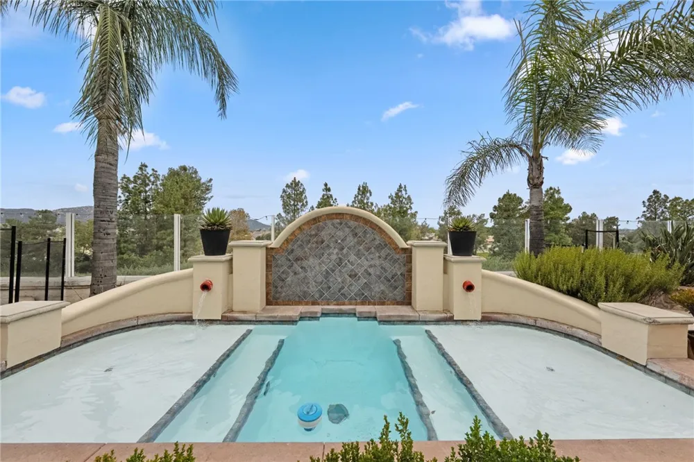 33352 Barrington Temecula, CA 92592