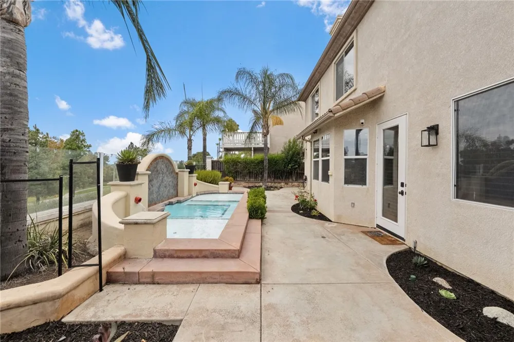 33352 Barrington Temecula, CA 92592