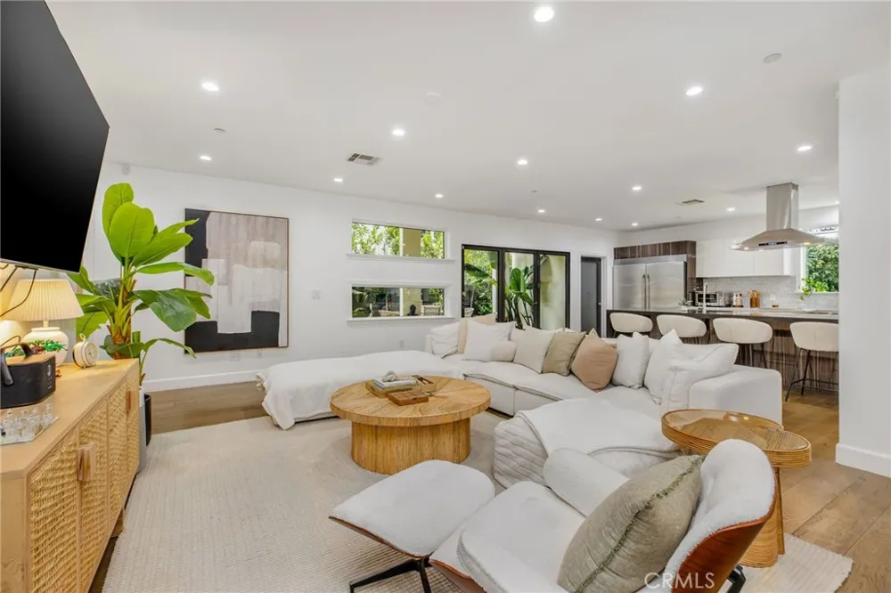 11645 Woodbridge Street Studio City, CA 91604
