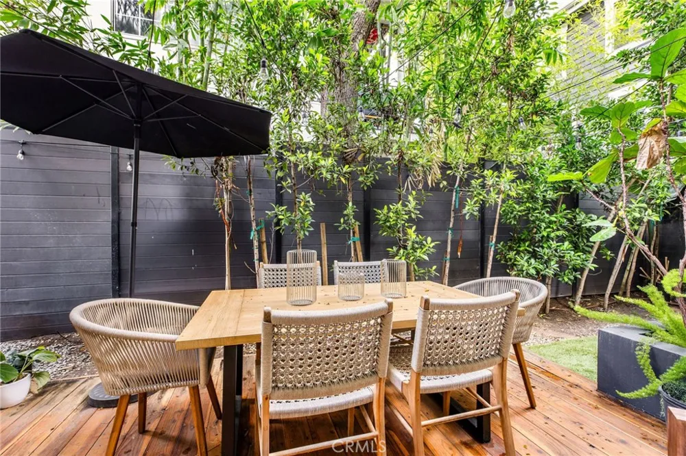 11645 Woodbridge Street Studio City, CA 91604