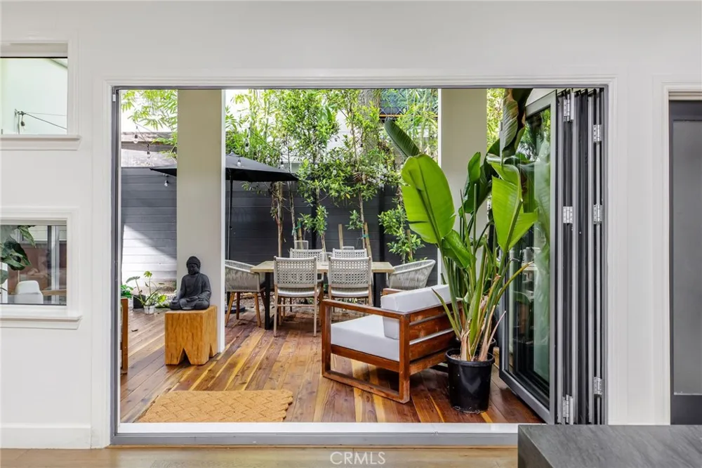 11645 Woodbridge Street Studio City, CA 91604