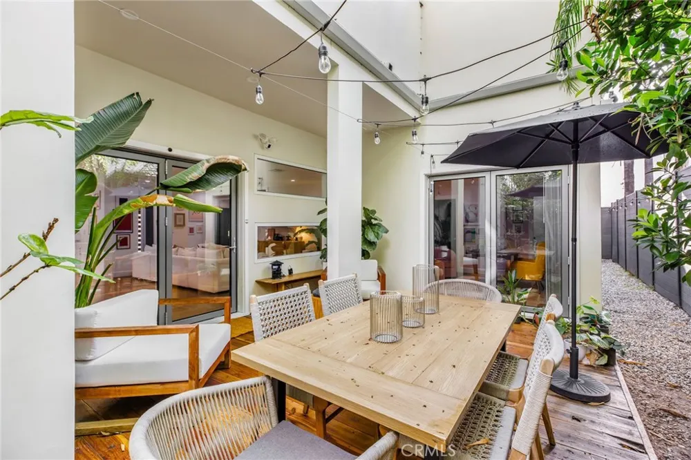 11645 Woodbridge Street Studio City, CA 91604