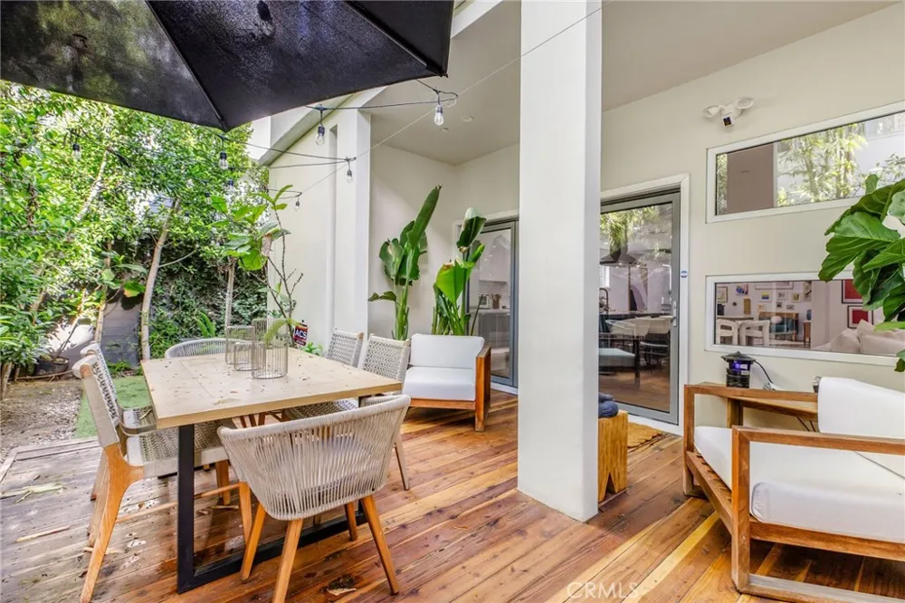 11645 Woodbridge Street Studio City, CA 91604