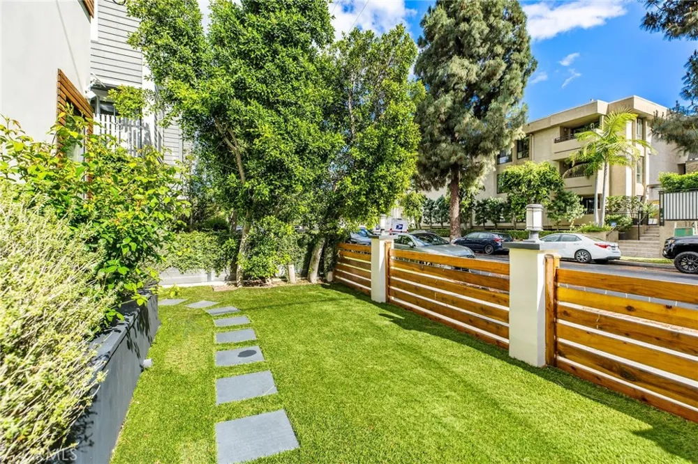 11645 Woodbridge Street Studio City, CA 91604
