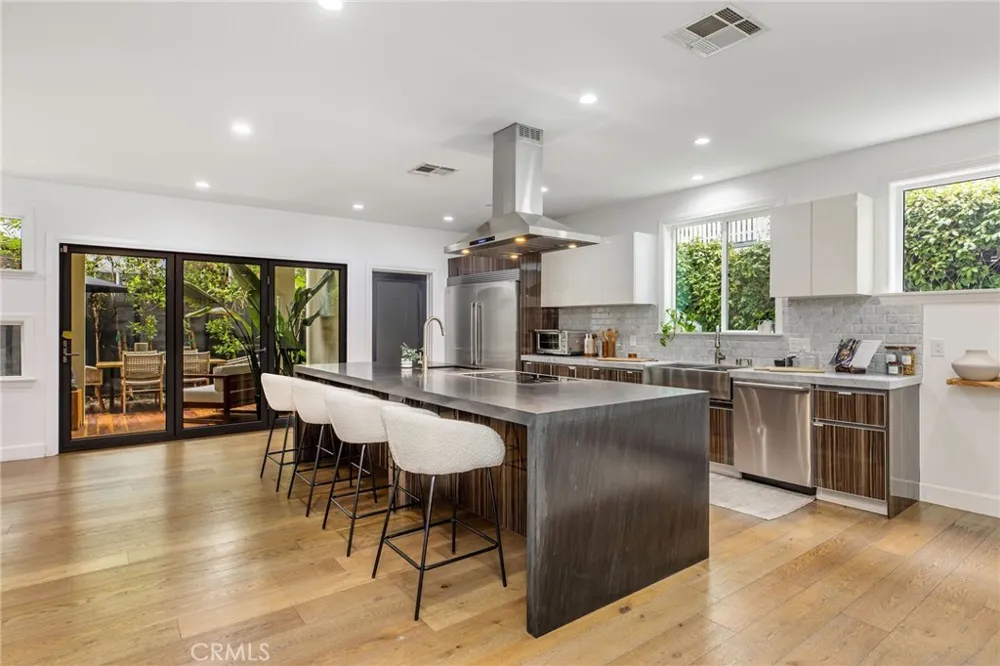 11645 Woodbridge Street Studio City, CA 91604