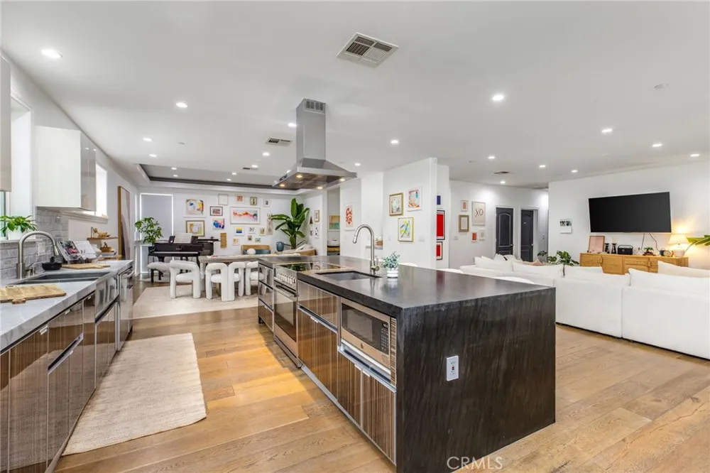 11645 Woodbridge Street Studio City, CA 91604