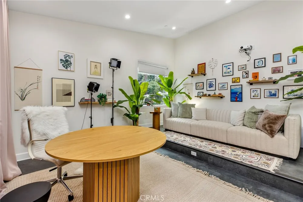 11645 Woodbridge Street Studio City, CA 91604