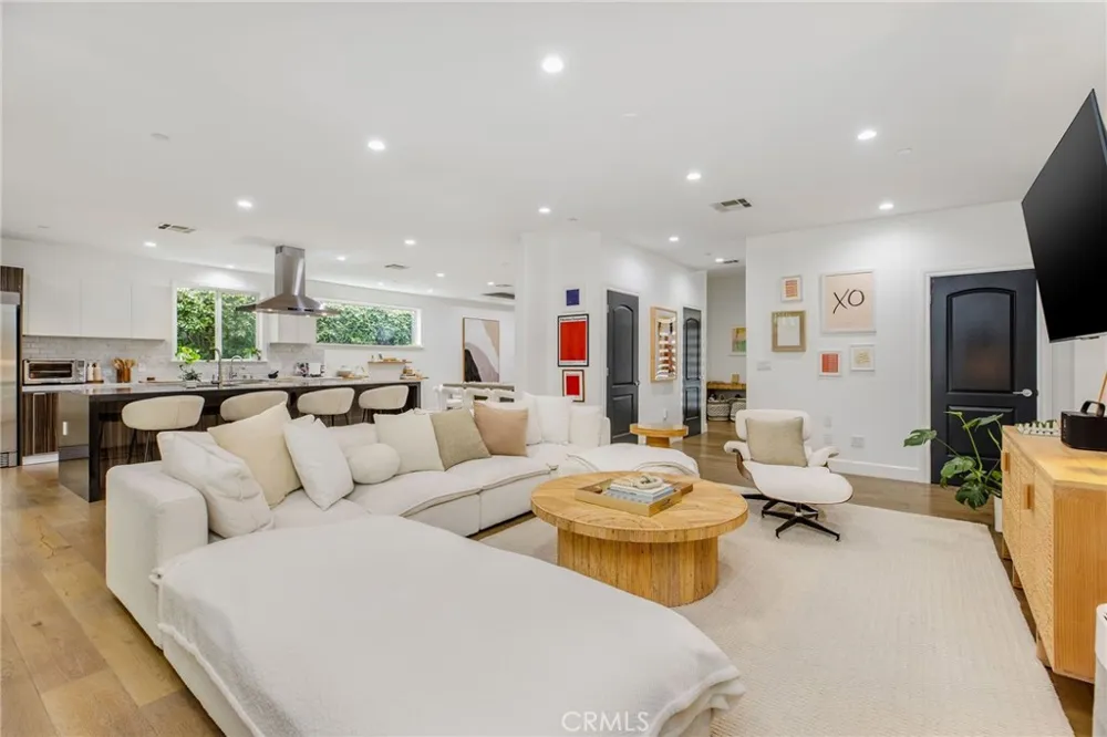 11645 Woodbridge Street Studio City, CA 91604