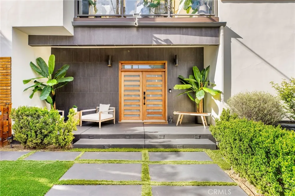11645 Woodbridge Street Studio City, CA 91604