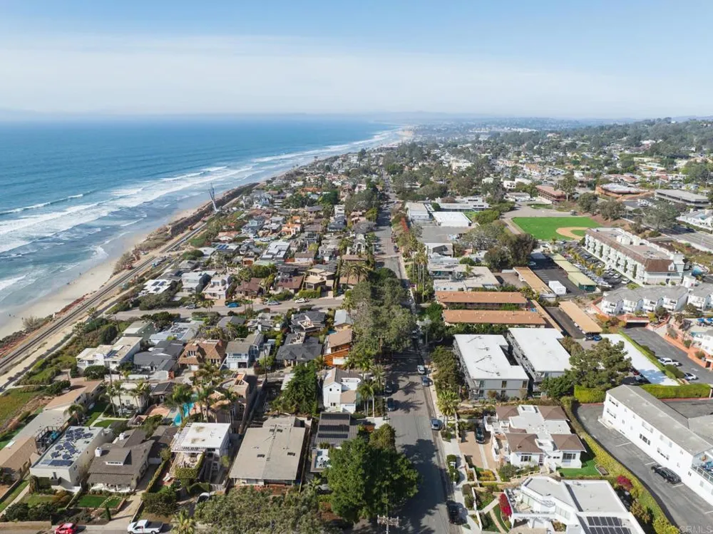 611 Stratford Ct Del Mar, CA 92014