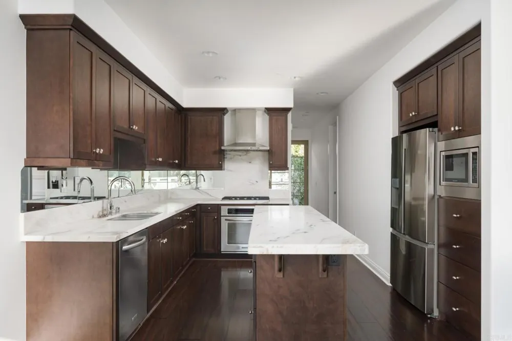 611 Stratford Ct Del Mar, CA 92014