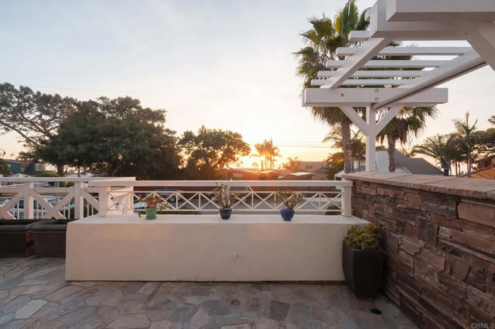 611 Stratford Ct Del Mar, CA 92014
