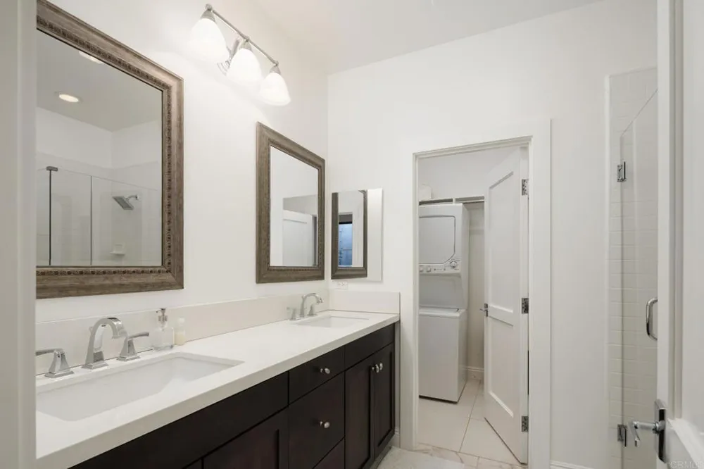 611 Stratford Ct Del Mar, CA 92014