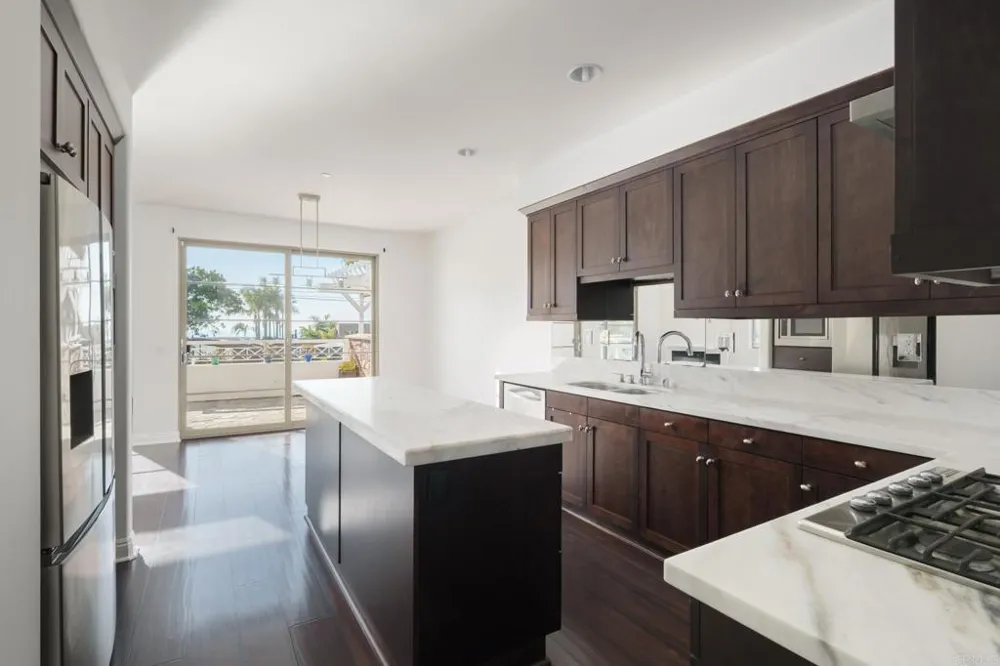 611 Stratford Ct Del Mar, CA 92014