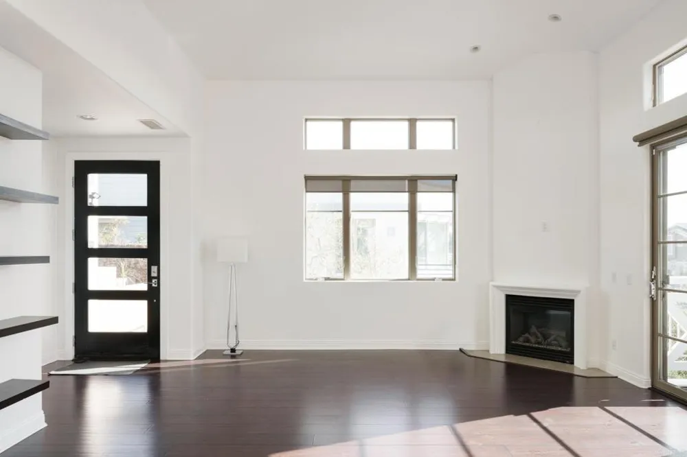 611 Stratford Ct Del Mar, CA 92014
