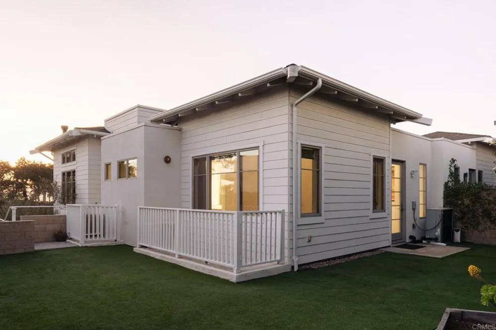 611 Stratford Ct Del Mar, CA 92014
