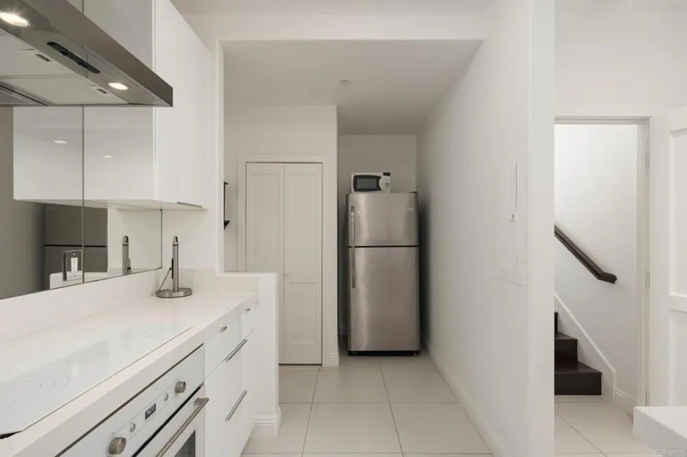 611 Stratford Ct Del Mar, CA 92014