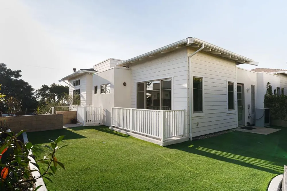611 Stratford Ct Del Mar, CA 92014