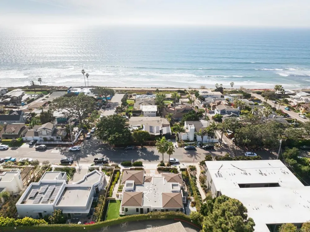611 Stratford Ct Del Mar, CA 92014