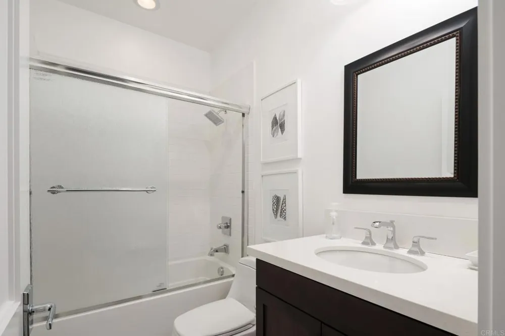 611 Stratford Ct Del Mar, CA 92014