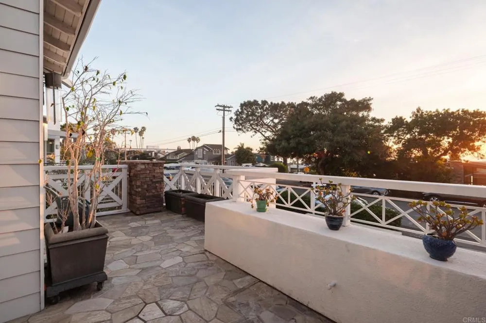 611 Stratford Ct Del Mar, CA 92014