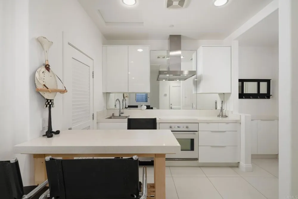 611 Stratford Ct Del Mar, CA 92014