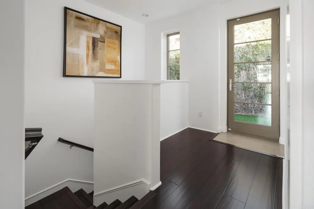 611 Stratford Ct Del Mar, CA 92014