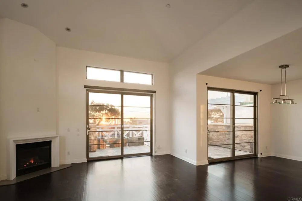 611 Stratford Ct Del Mar, CA 92014