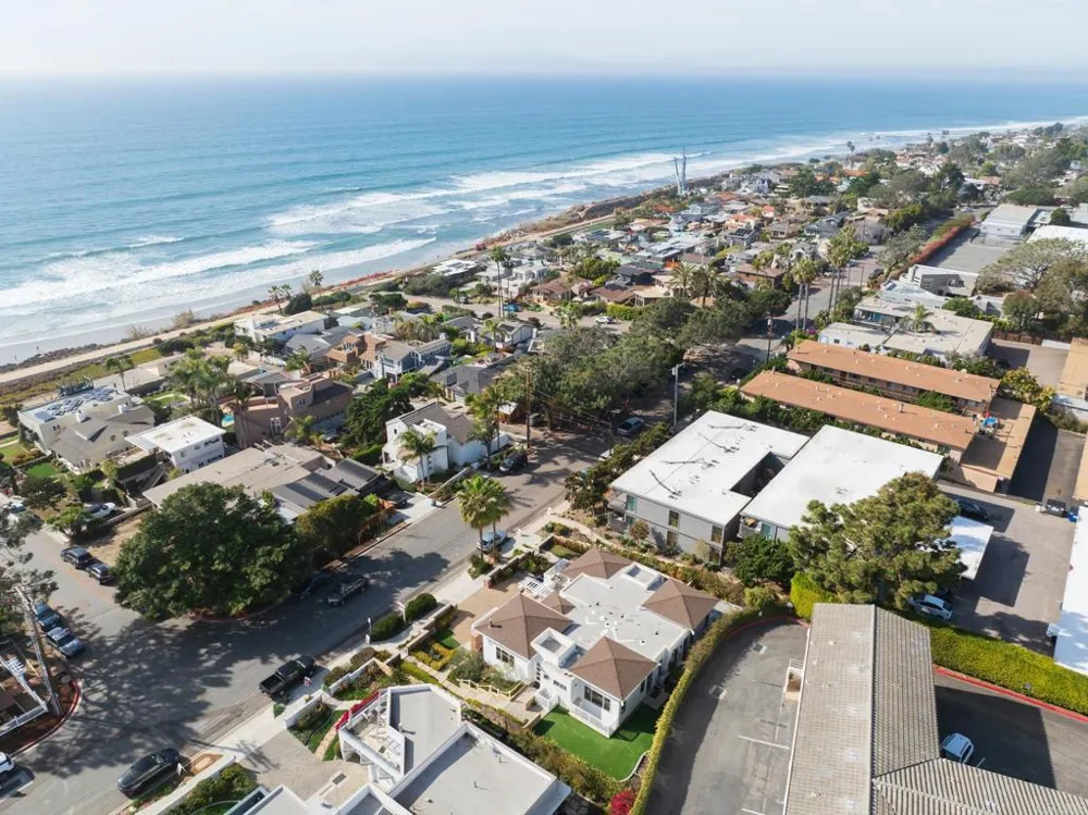 611 Stratford Ct Del Mar, CA 92014