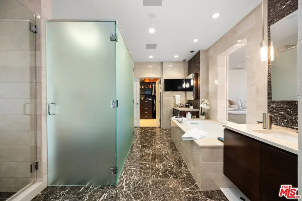 900 W Olympic Boulevard #46G Los Angeles, CA 90015