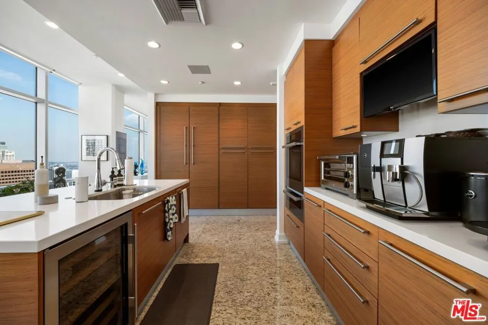 900 W Olympic Boulevard #46G Los Angeles, CA 90015