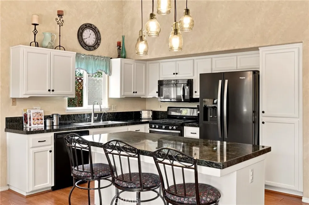 25 Rainbow Court Templeton, CA 93465
