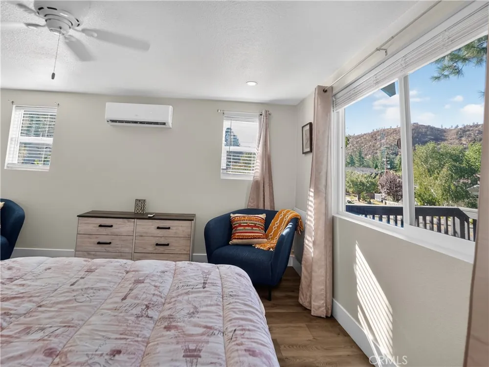 1081 Apple Avenue Wrightwood, CA 92397
