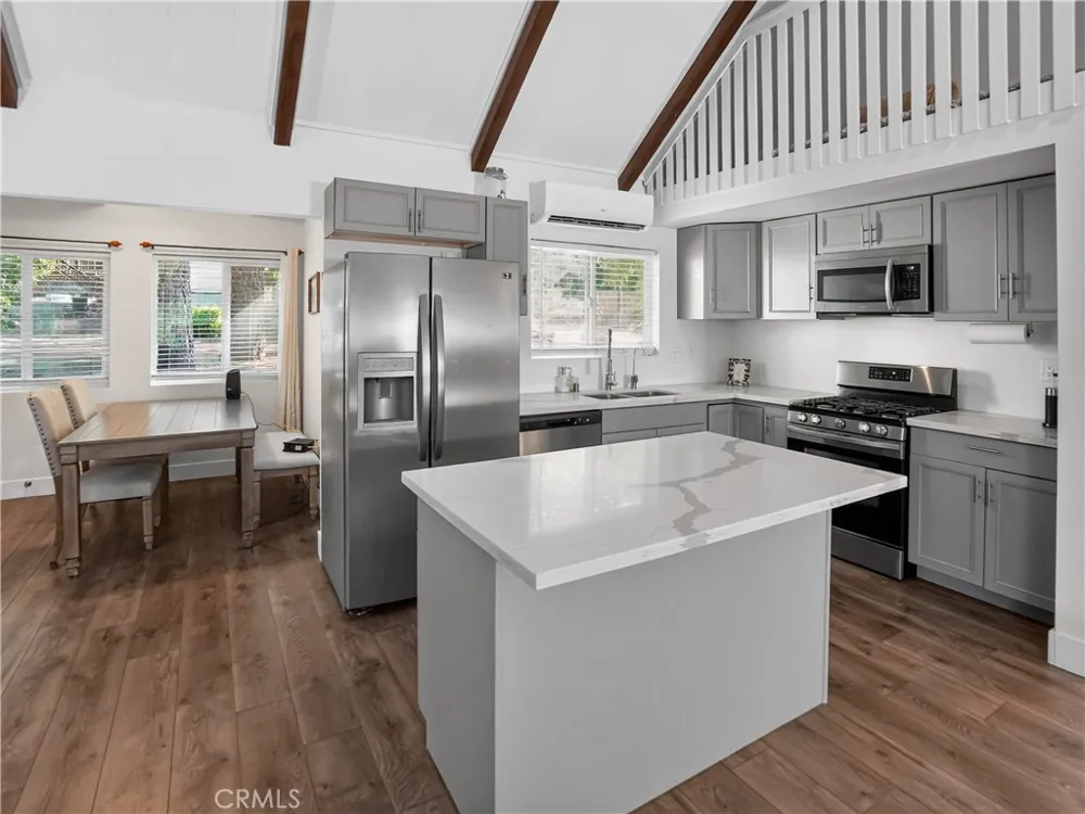 1081 Apple Avenue Wrightwood, CA 92397