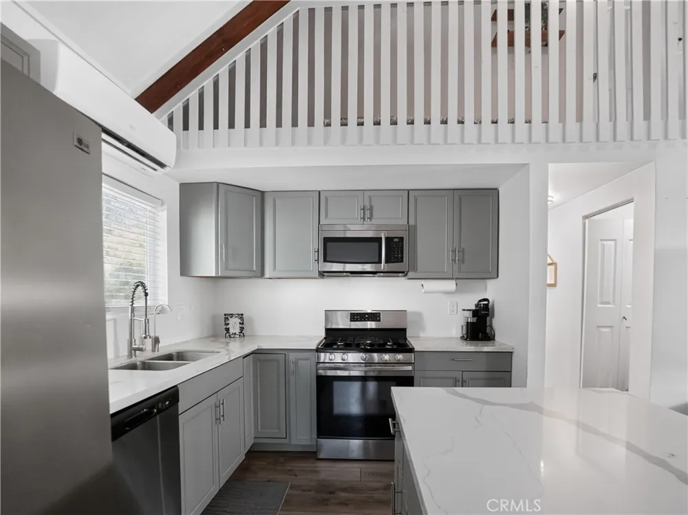1081 Apple Avenue Wrightwood, CA 92397