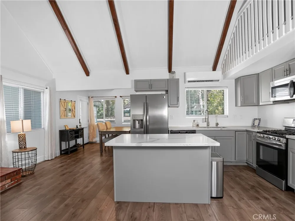 1081 Apple Avenue Wrightwood, CA 92397