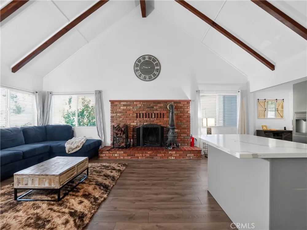 1081 Apple Avenue Wrightwood, CA 92397