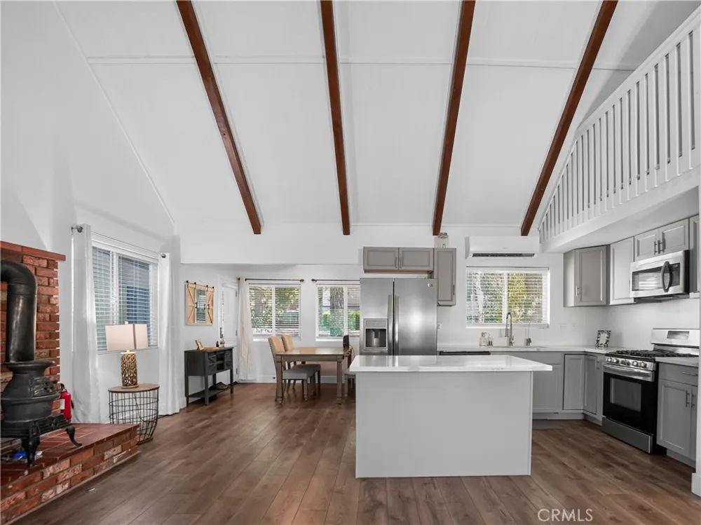 1081 Apple Avenue Wrightwood, CA 92397