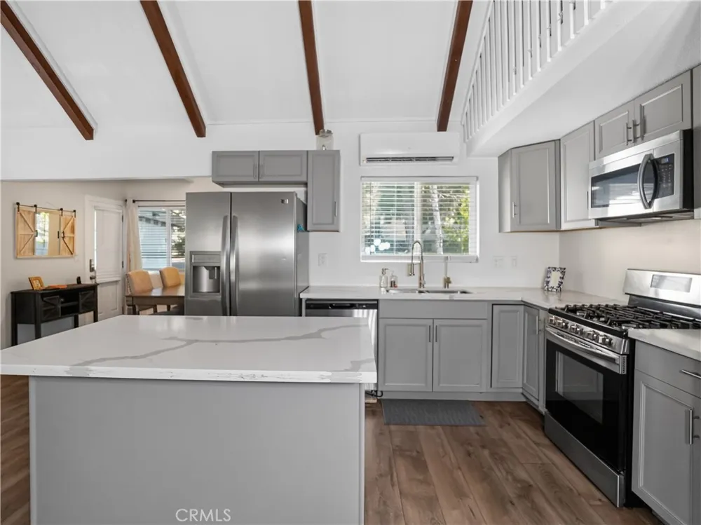 1081 Apple Avenue Wrightwood, CA 92397