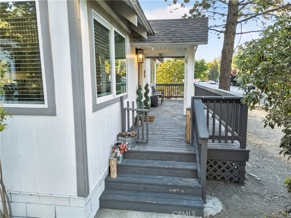 1081 Apple Avenue Wrightwood, CA 92397