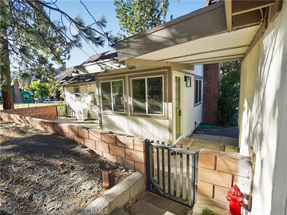 1081 Apple Avenue Wrightwood, CA 92397