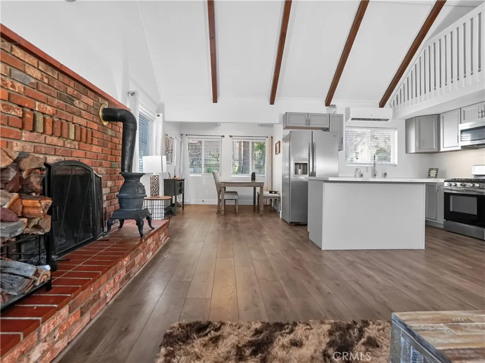 1081 Apple Avenue Wrightwood, CA 92397