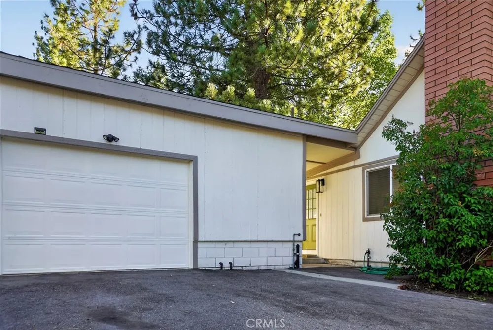 1081 Apple Avenue Wrightwood, CA 92397