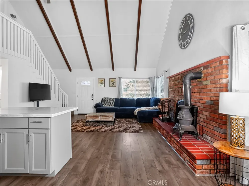 1081 Apple Avenue Wrightwood, CA 92397