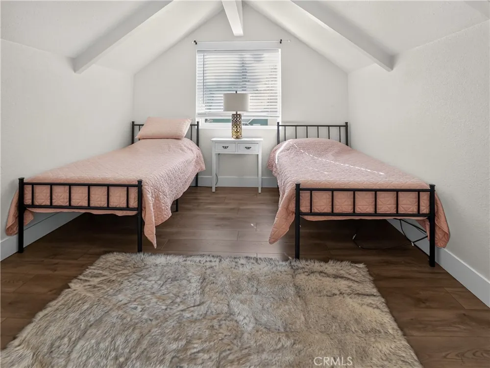 1081 Apple Avenue Wrightwood, CA 92397