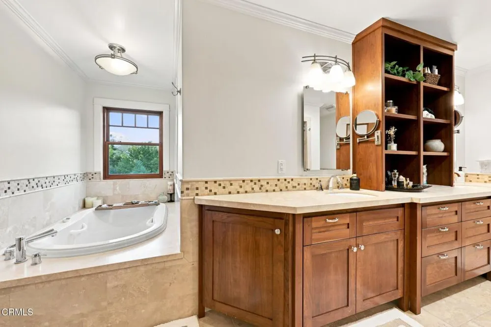 11358 Creek Road Ojai, CA 93023