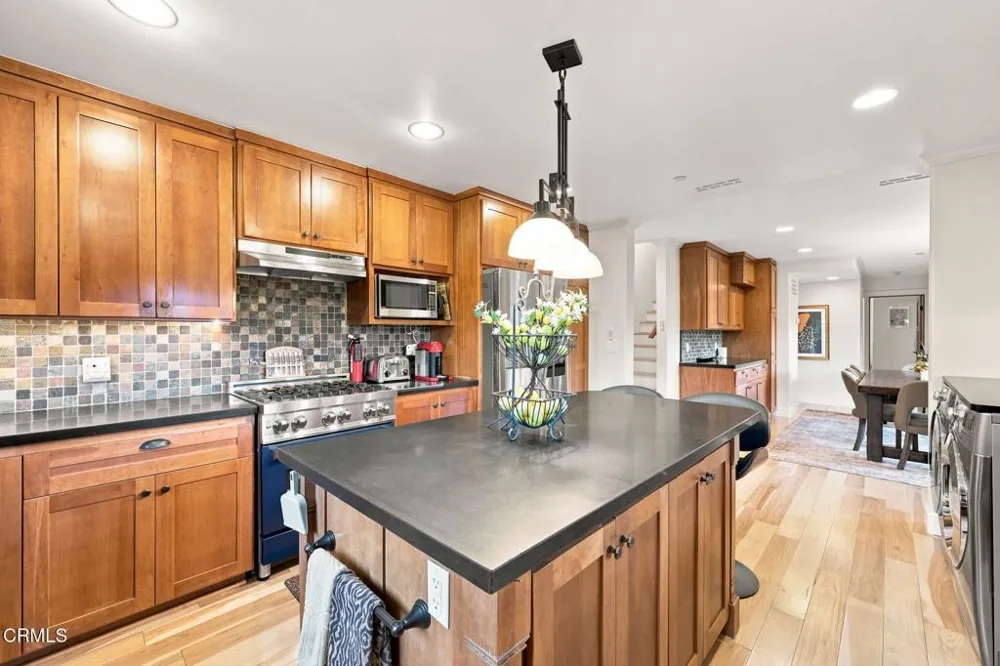 11358 Creek Road Ojai, CA 93023