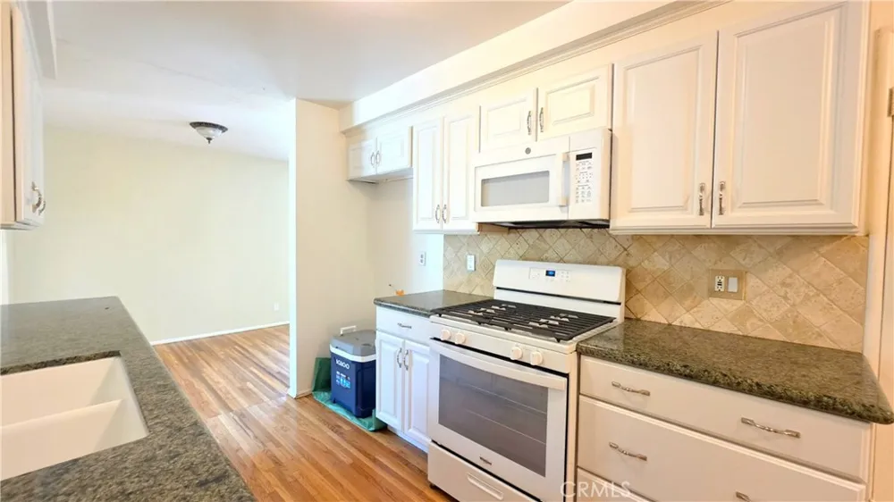 182 E Green Street Claremont, CA 91711