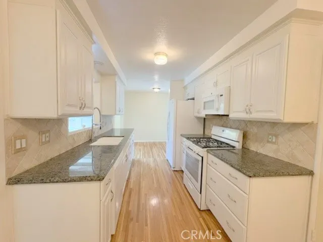 182 E Green Street Claremont, CA 91711